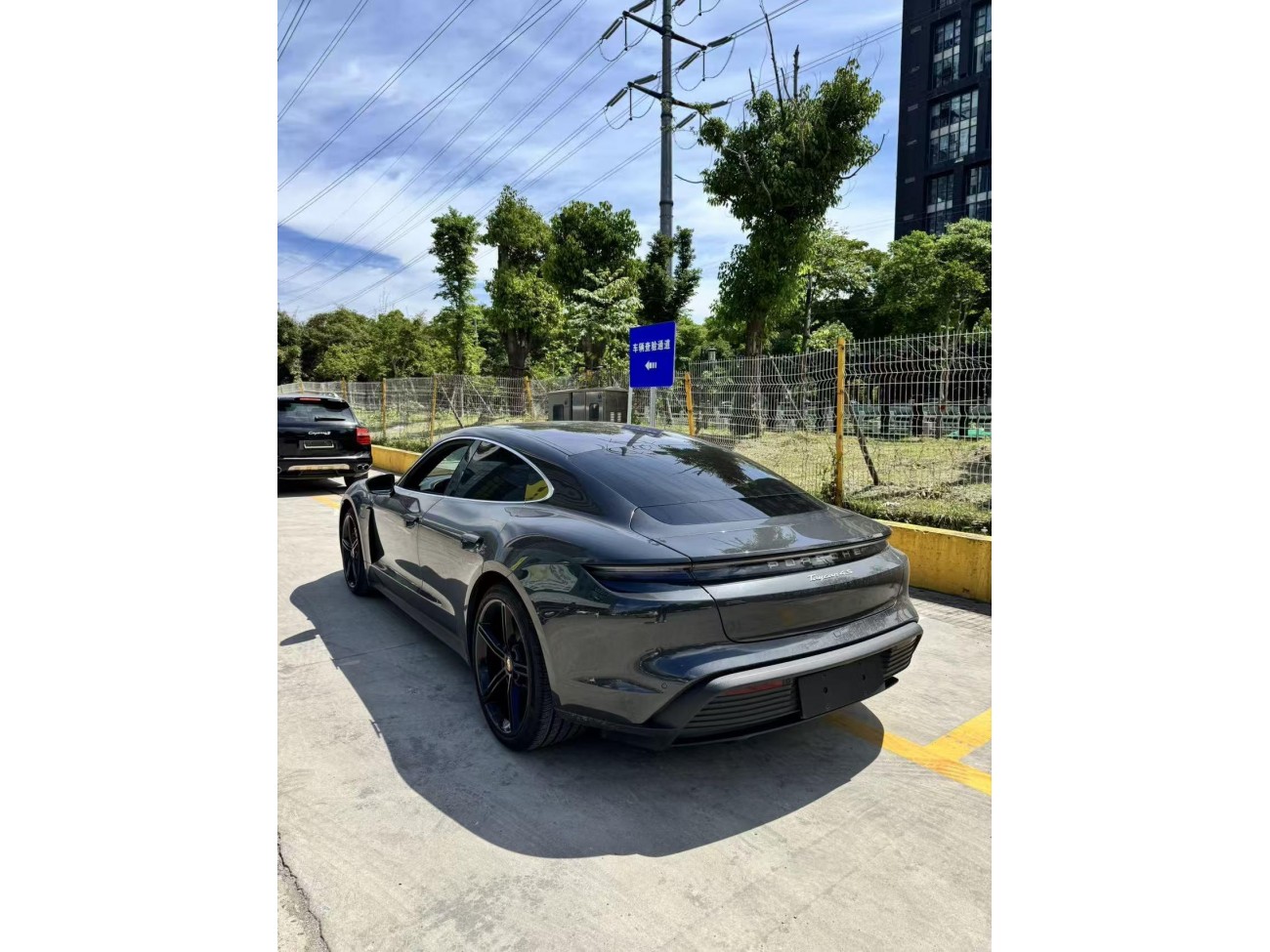 Porsche Taycan 2022