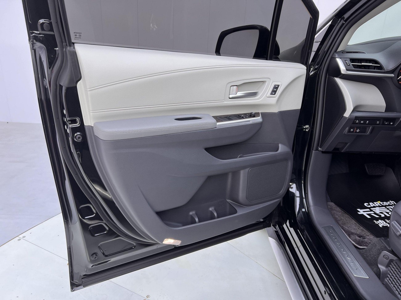 Toyota Granvia 2024