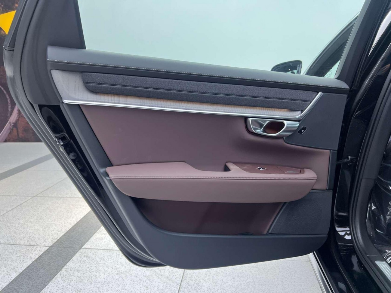 Volvo S90 2025