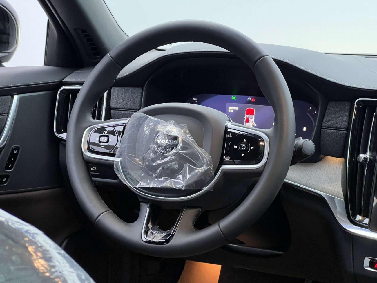 Volvo S90 2025