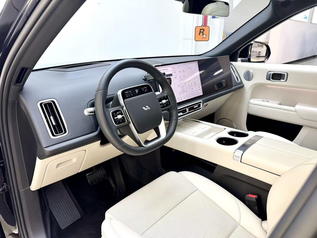 Li Auto L8 2025
