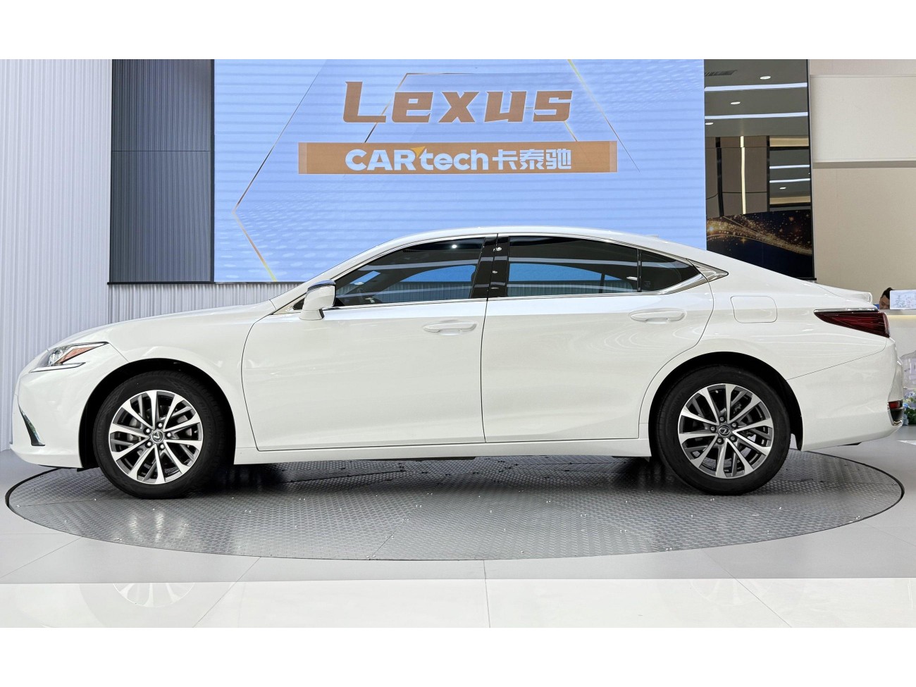 Lexus ES 200 2022
