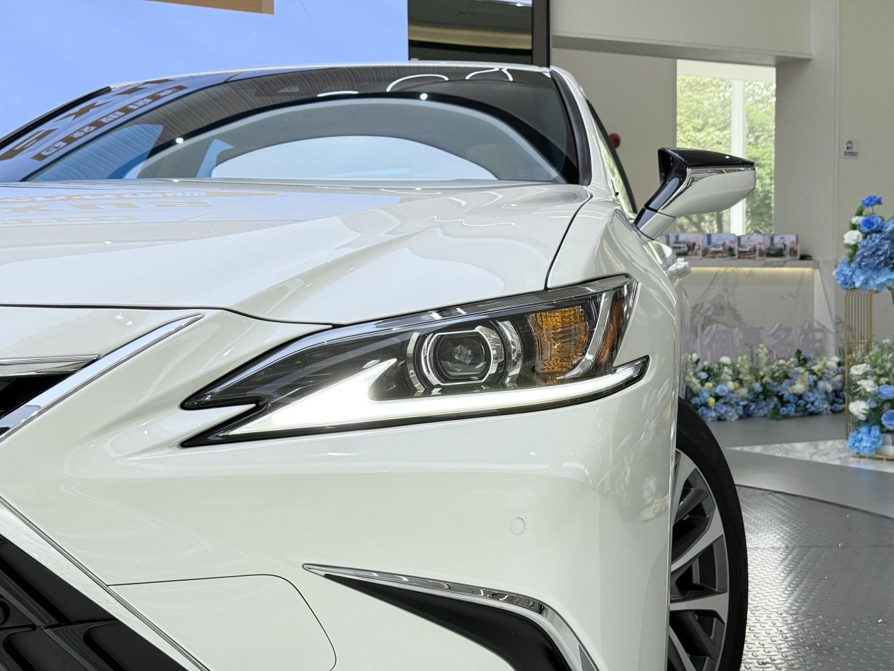 Lexus ES 200 2022