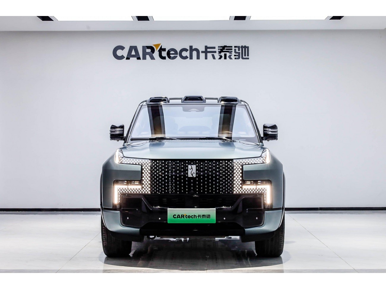 Yangwang U8 2024