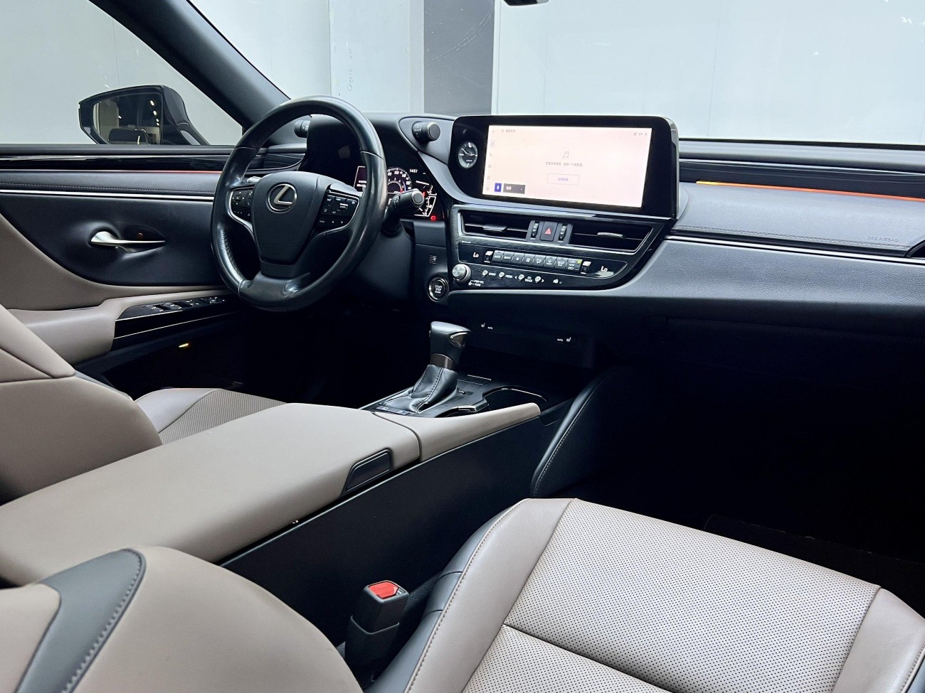 Lexus ES 200 2022