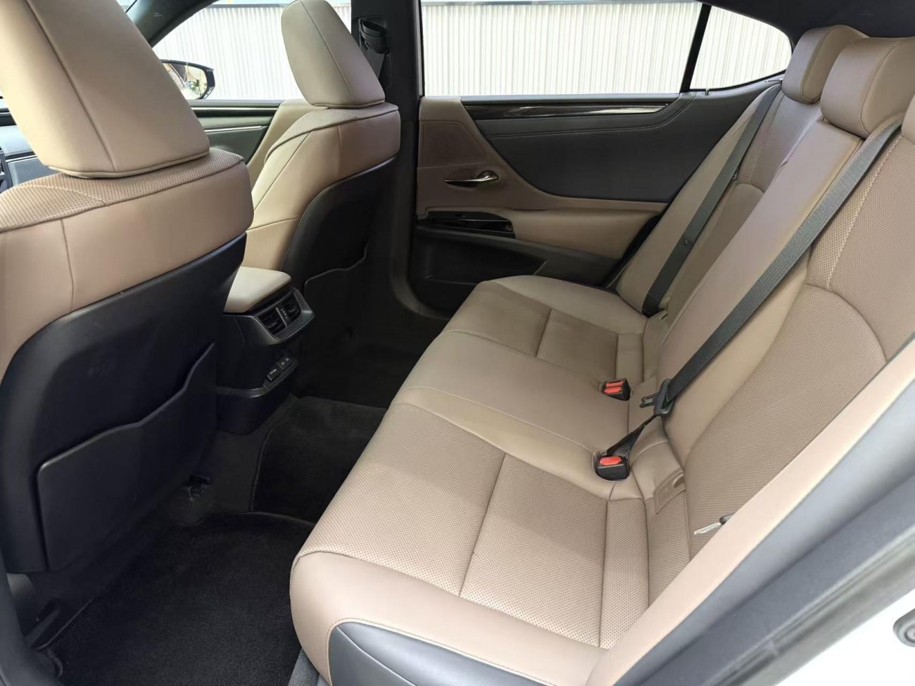 Lexus ES 200 2024