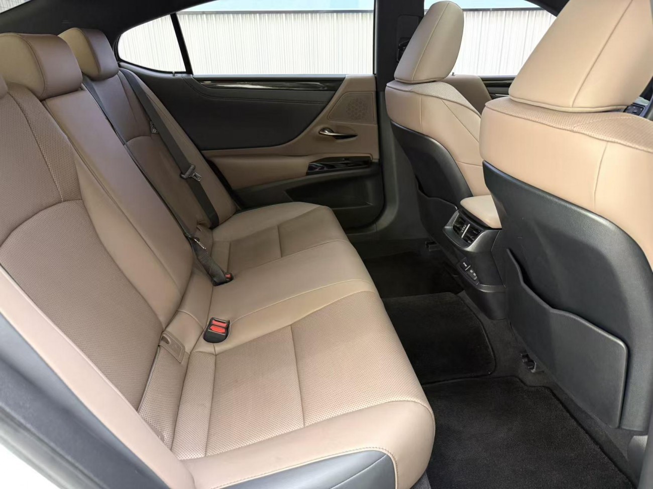 Lexus ES 200 2024