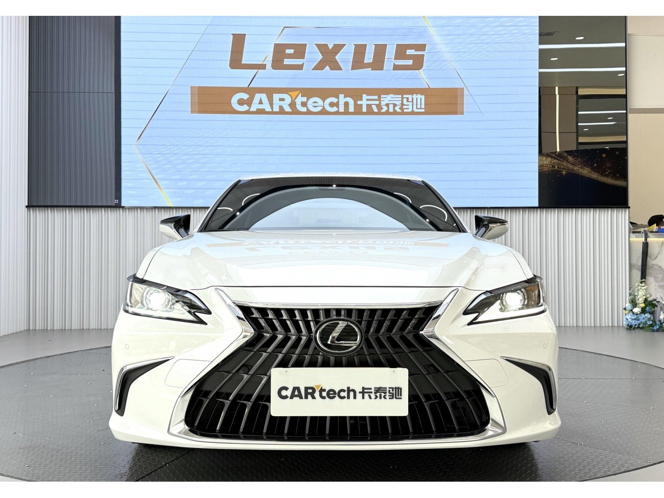 Lexus ES 200 2024