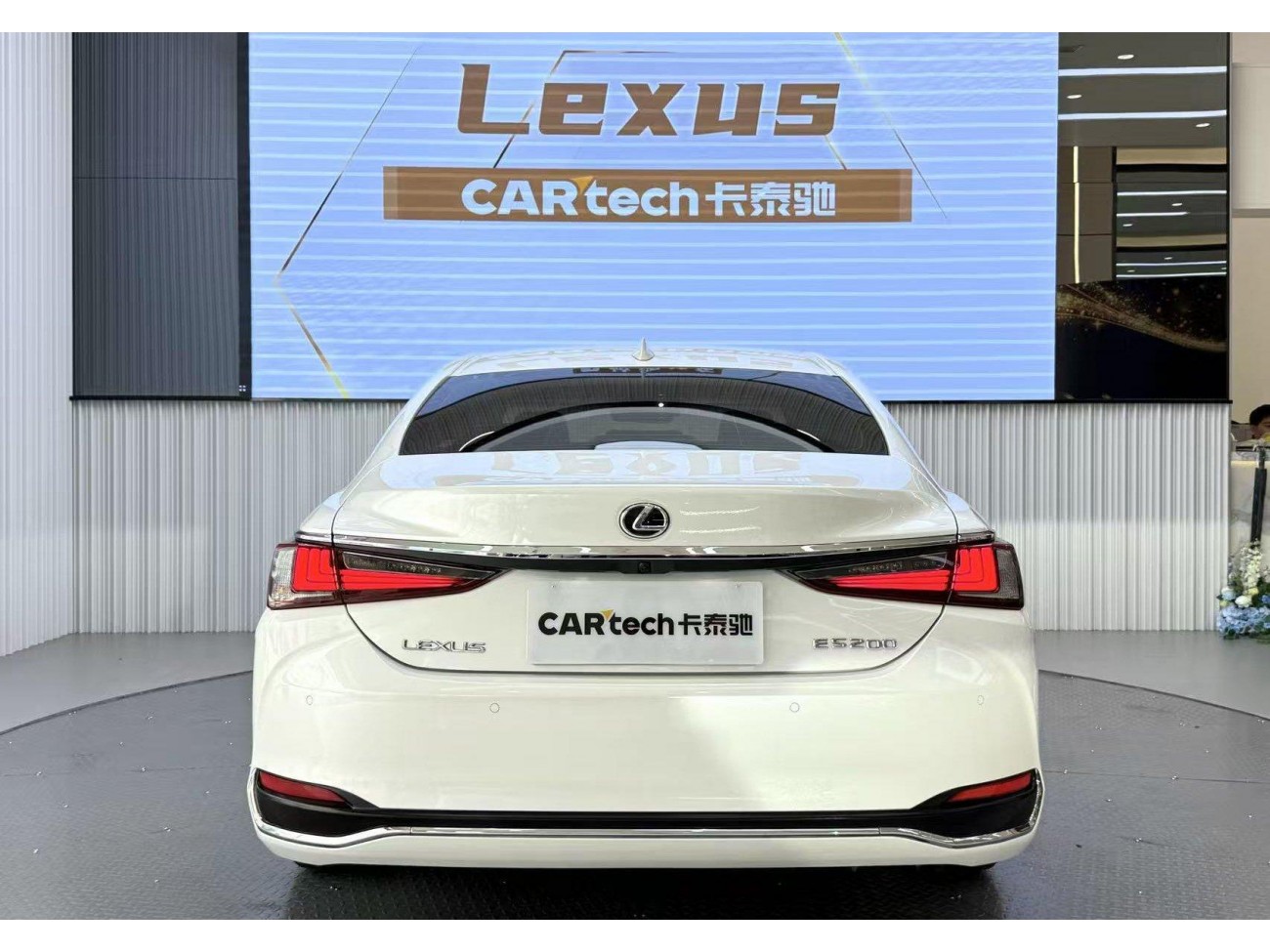 Lexus ES 200 2024