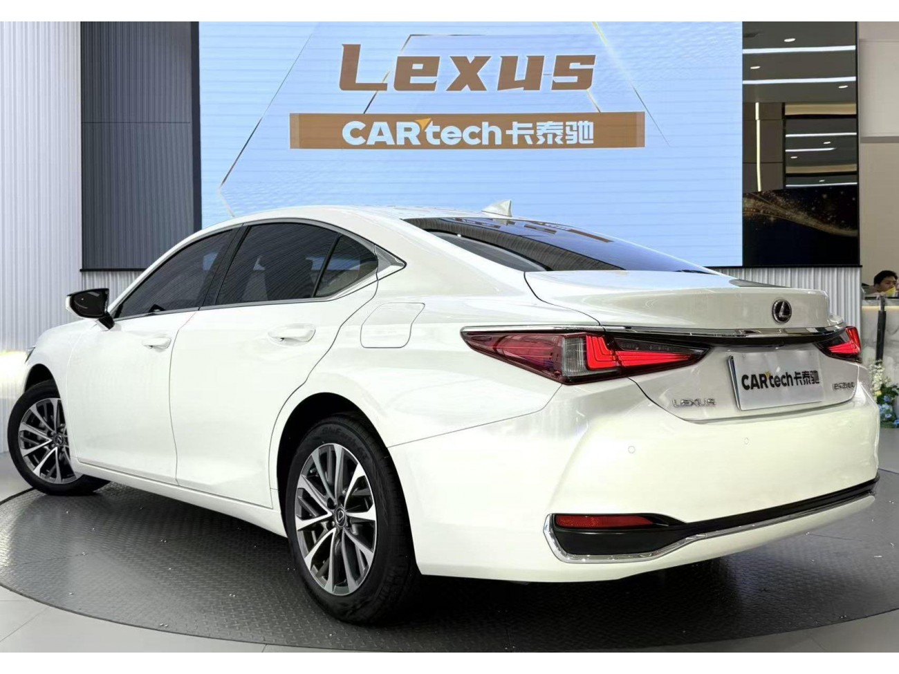 Lexus ES 200 2024