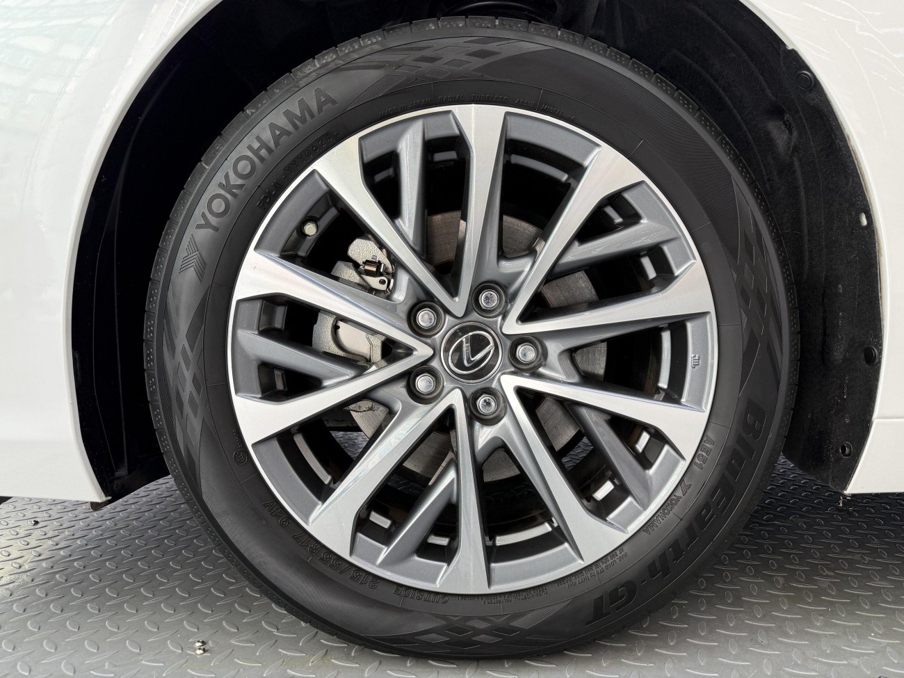 Lexus ES 200 2024
