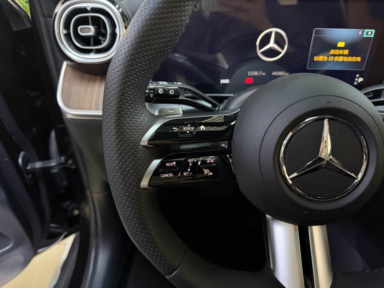 Mercedes-Benz GLC 300 L 2023