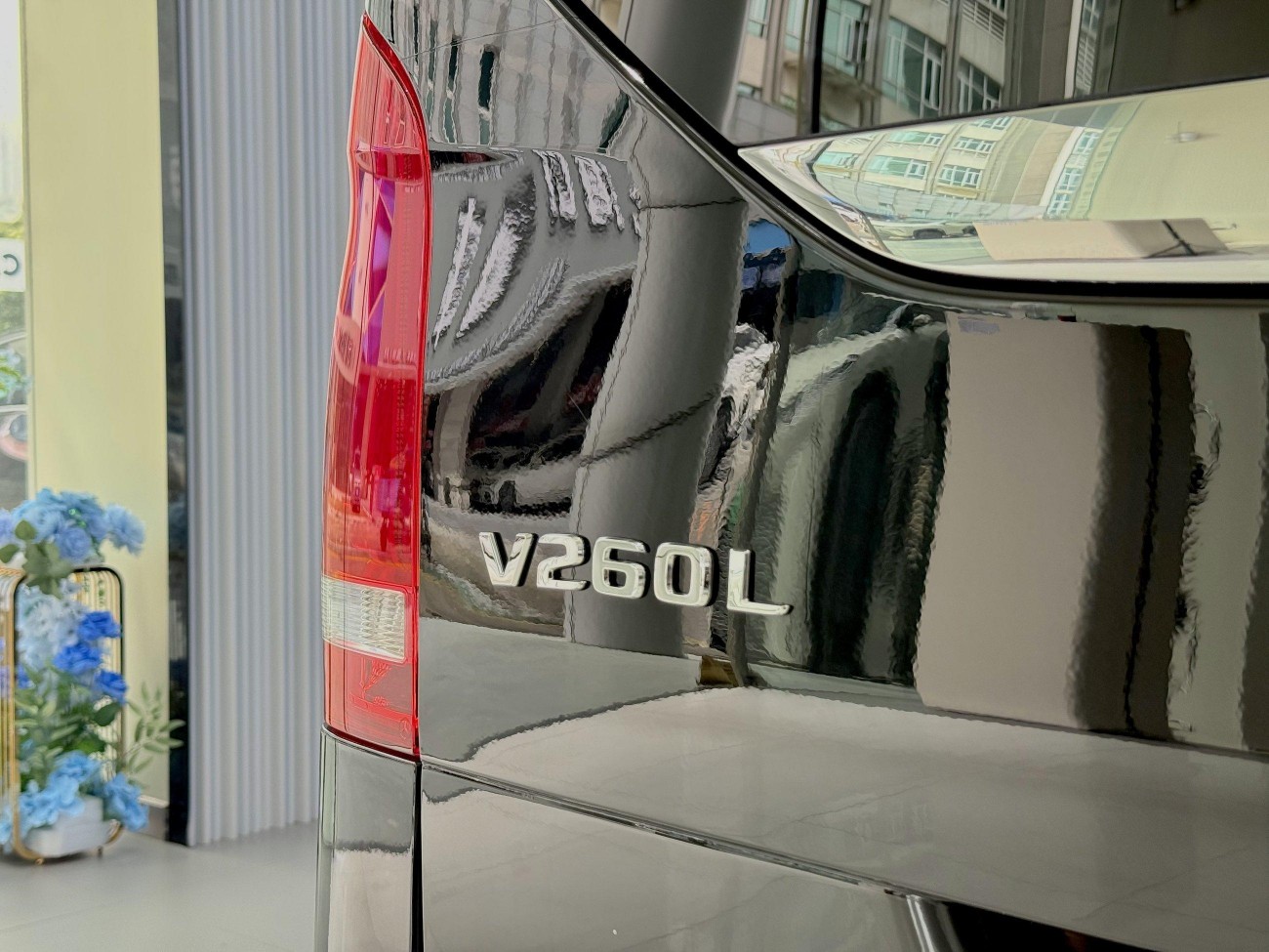 Mercedes-Benz V260L 2024