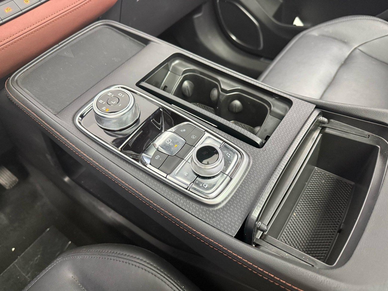 Ford 2025 2024