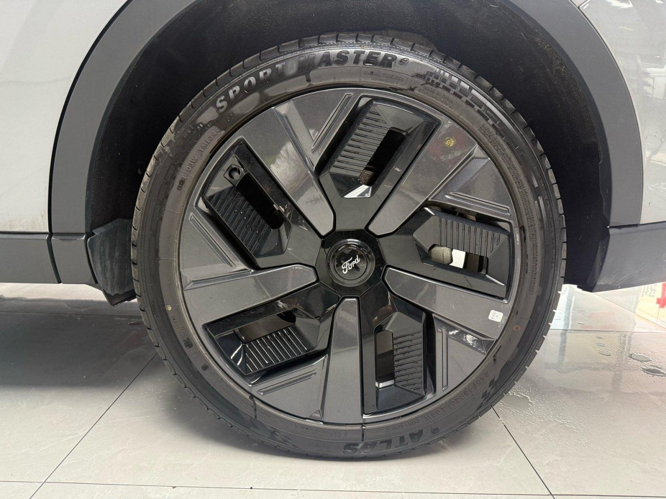 Ford 2025 2024