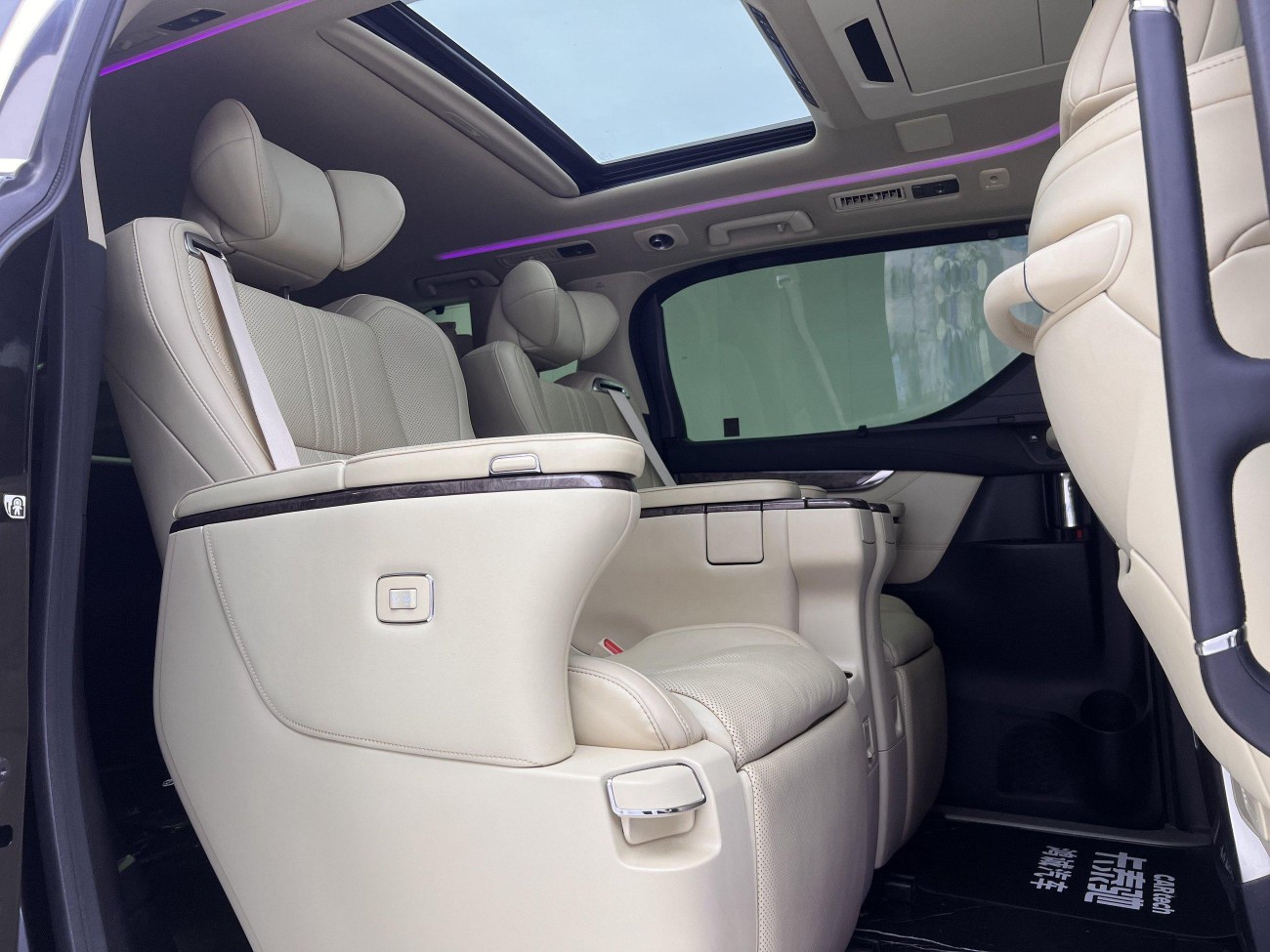 Toyota Alphard 2023