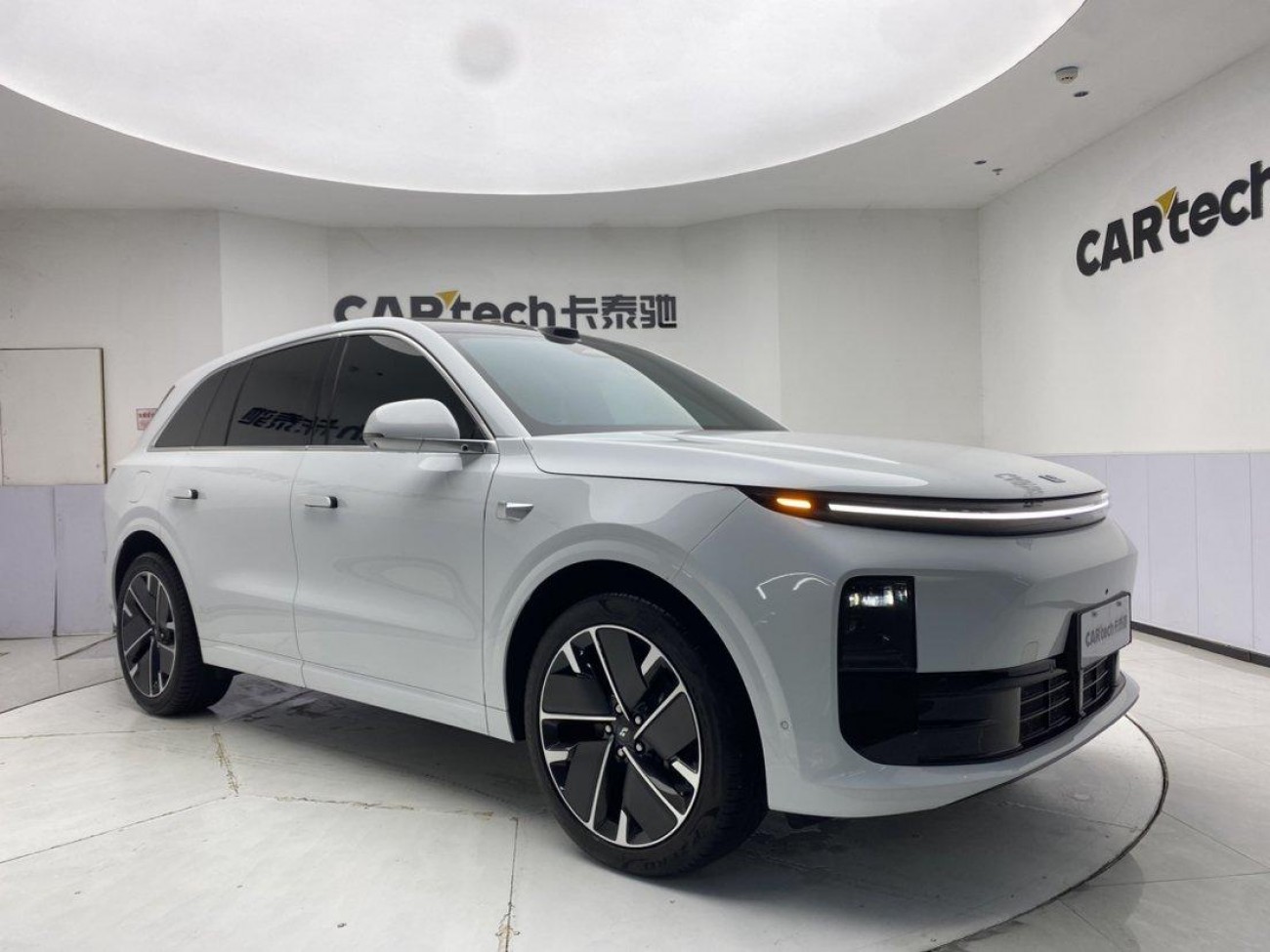 Li Auto L6 2025