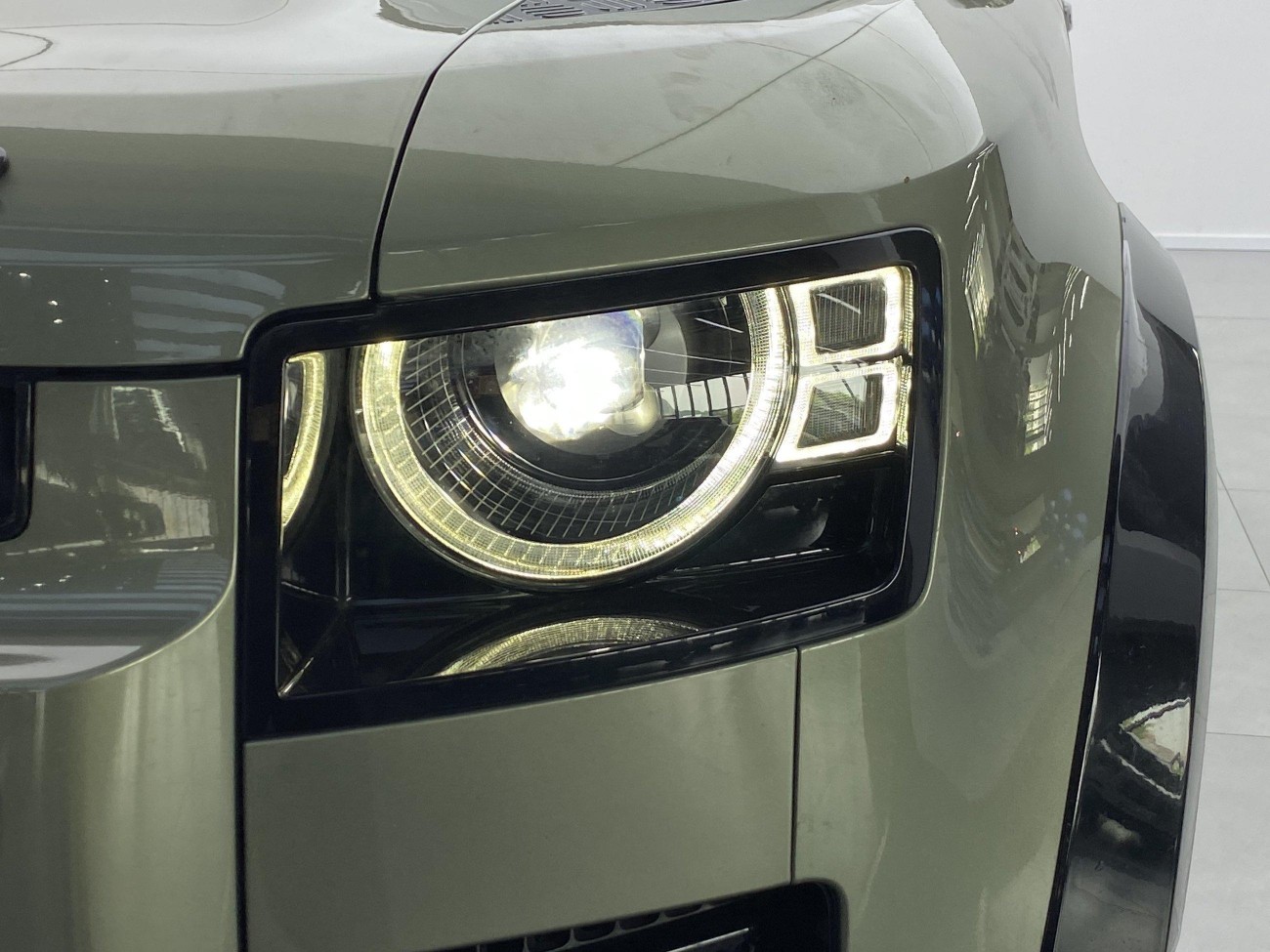 Land Rover Defender 2021
