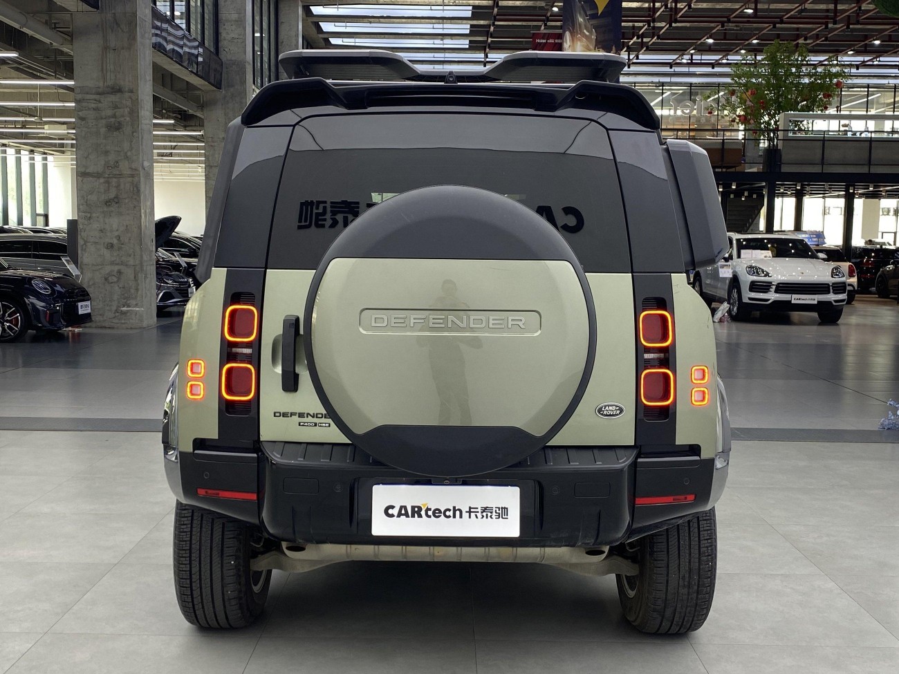 Land Rover Defender 2021