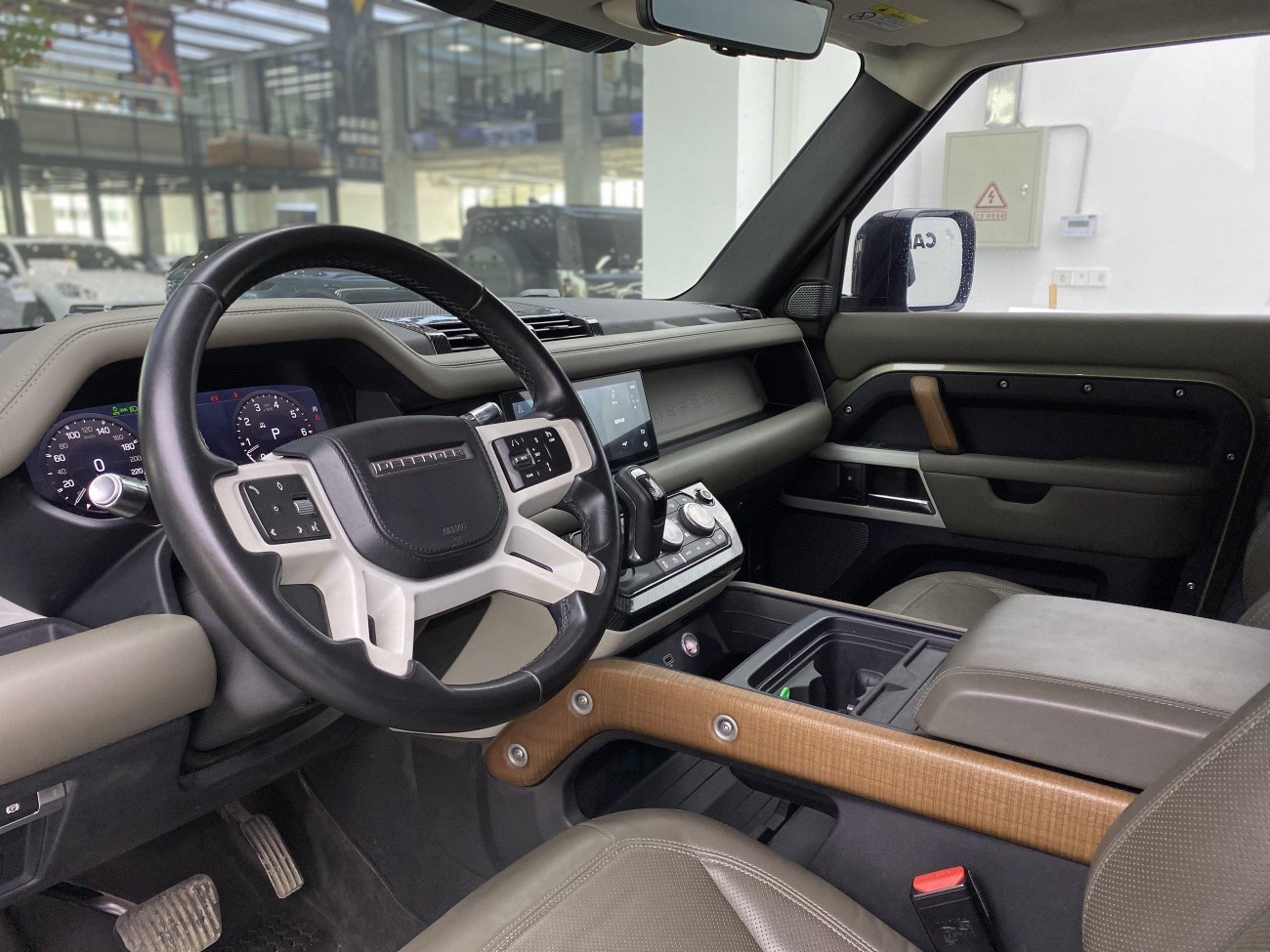 Land Rover Defender 2021