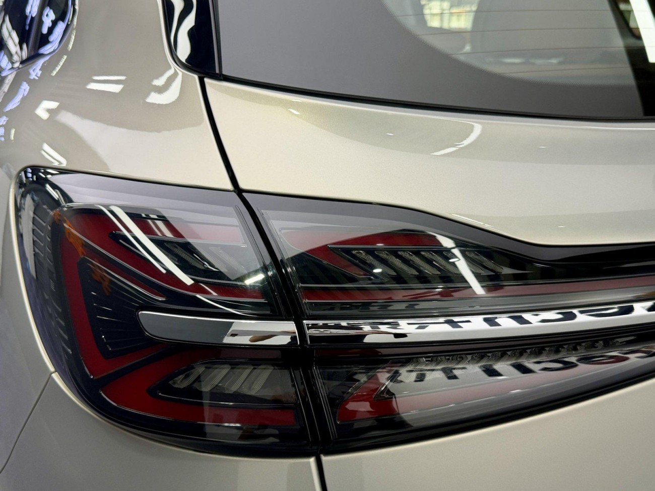 Hongqi HS5 2023