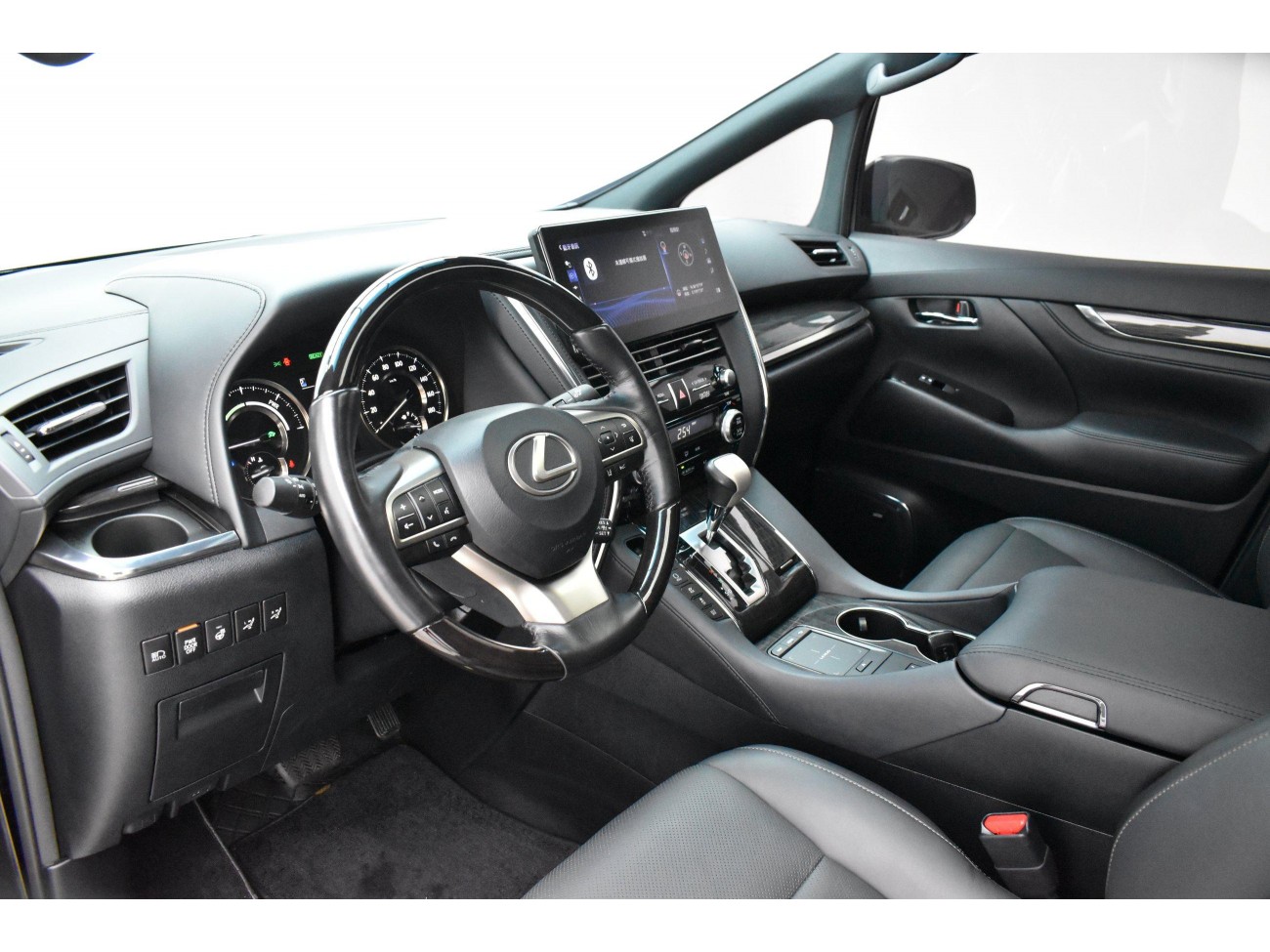 Lexus LM 300h 2022