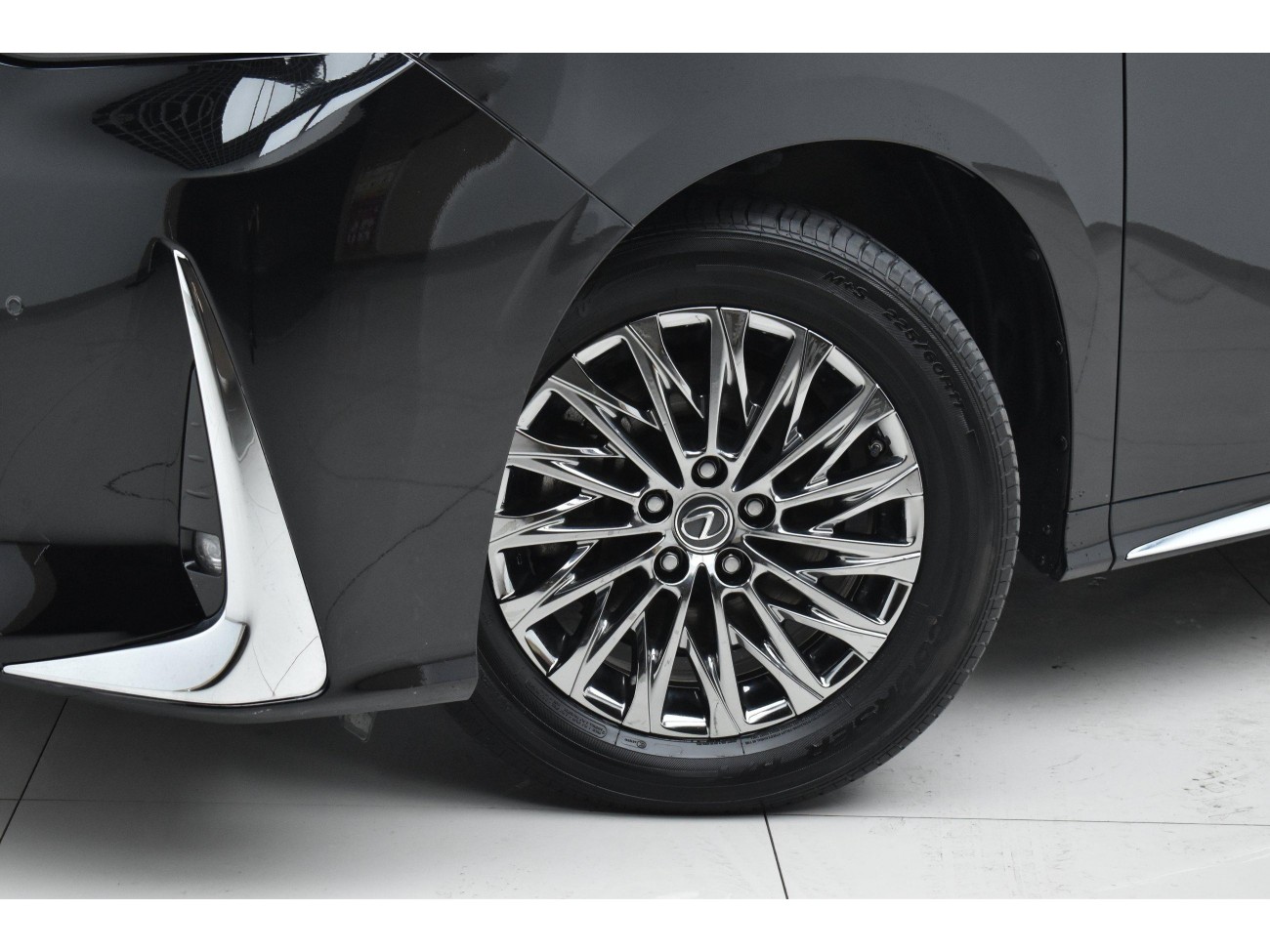 Lexus LM 300h 2022