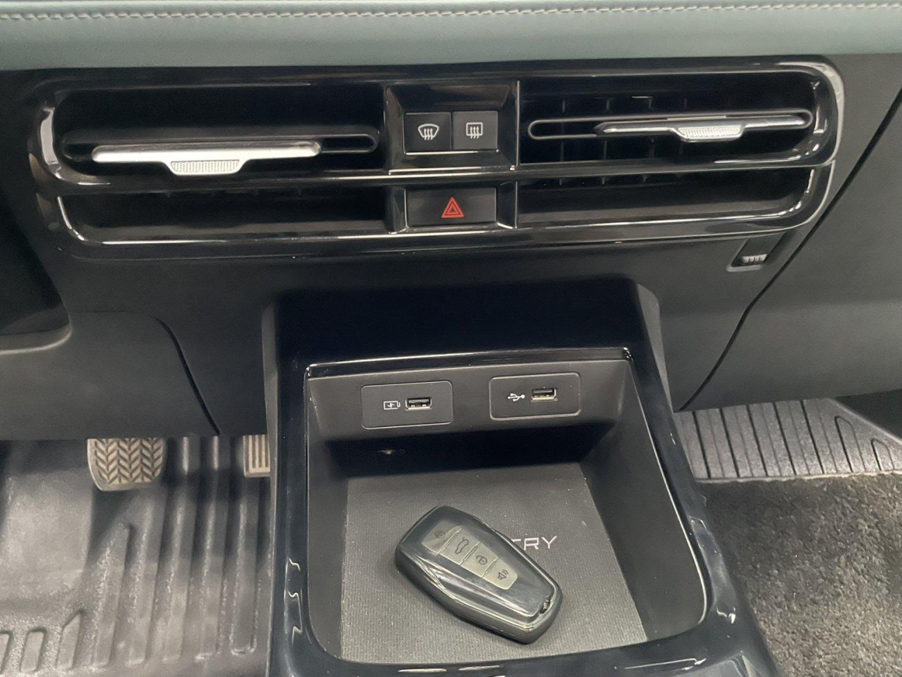 Geely E 2023