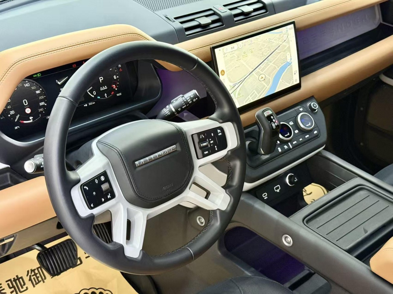 Land Rover Defender 2024