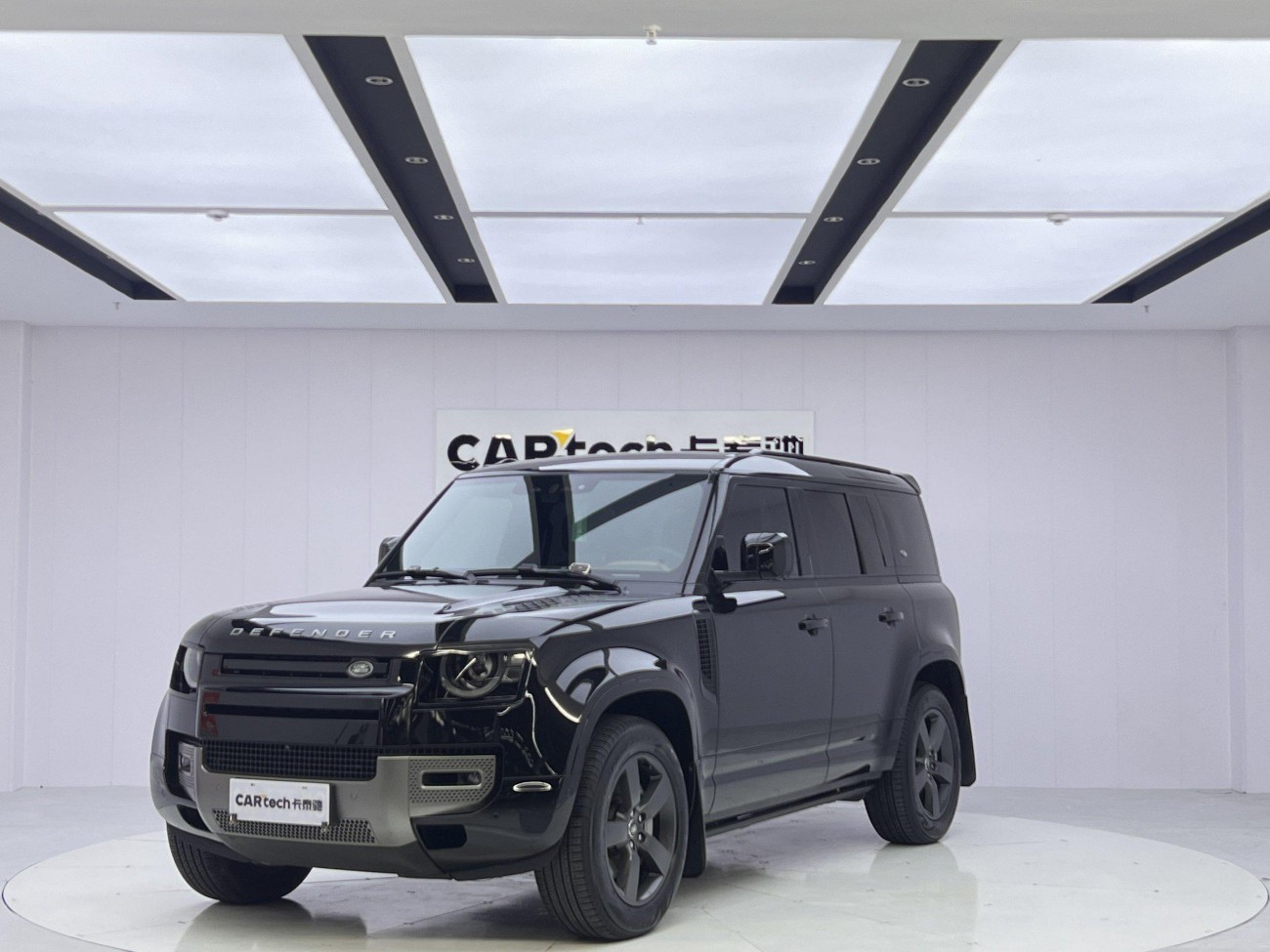 Land Rover Defender 2024