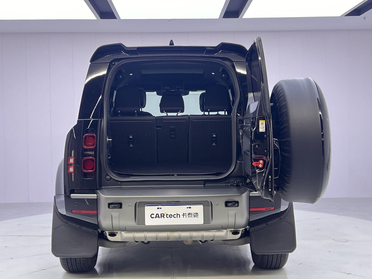 Land Rover Defender 2024