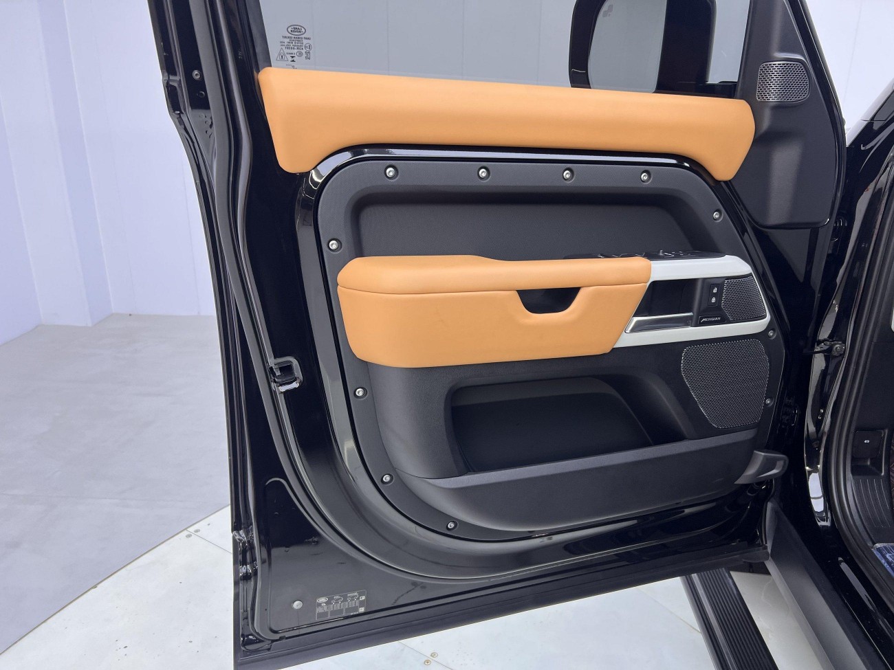 Land Rover Defender 2024