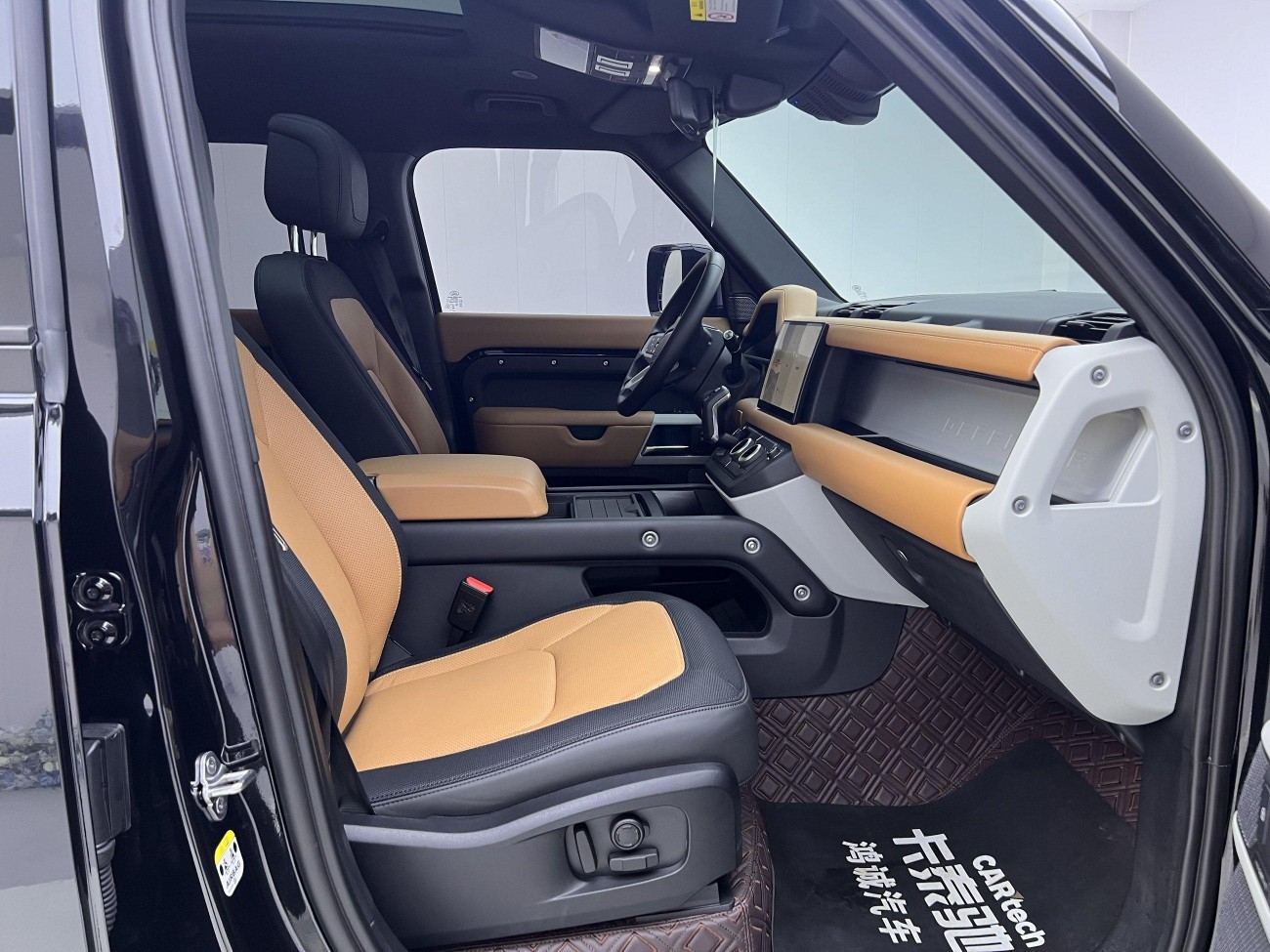 Land Rover Defender 2024