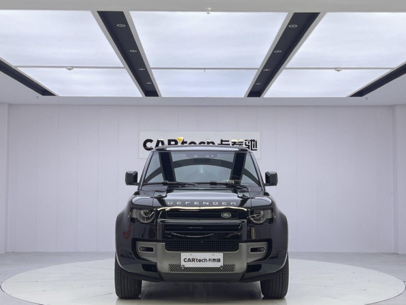 Land Rover Defender 2024