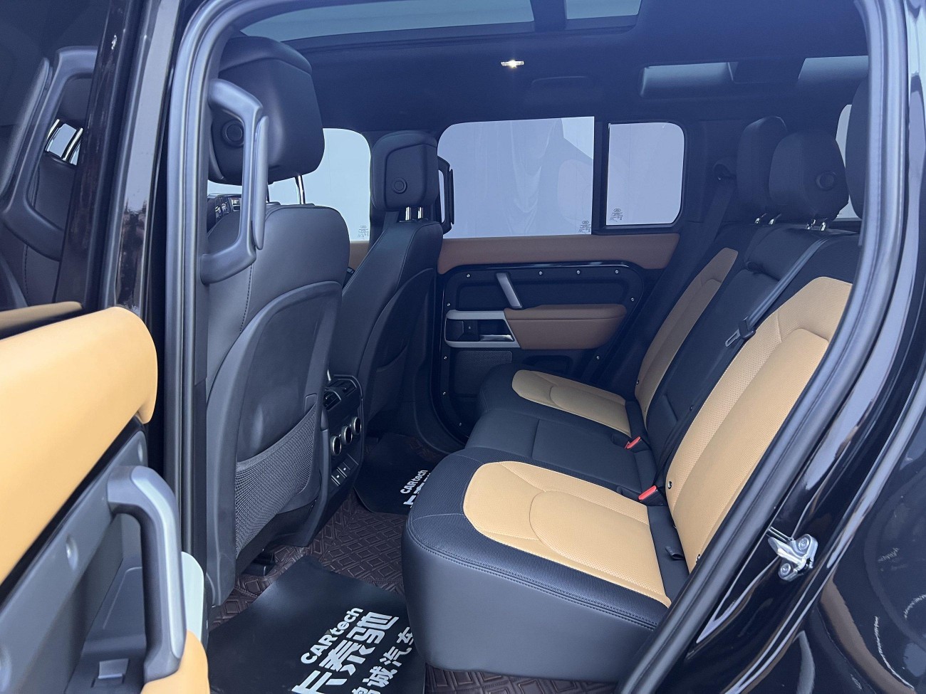 Land Rover Defender 2024
