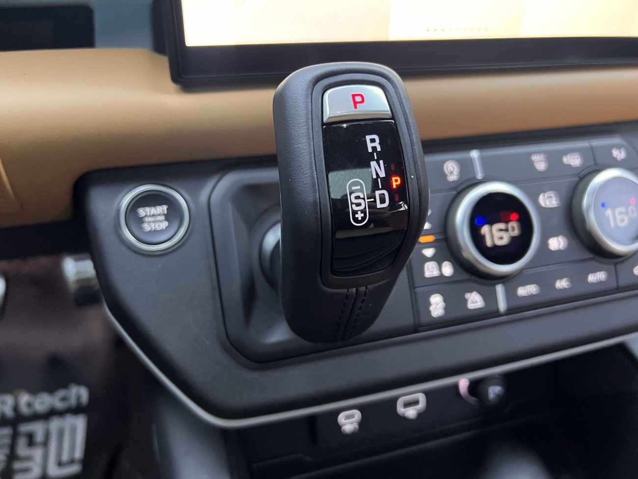 Land Rover Defender 2024