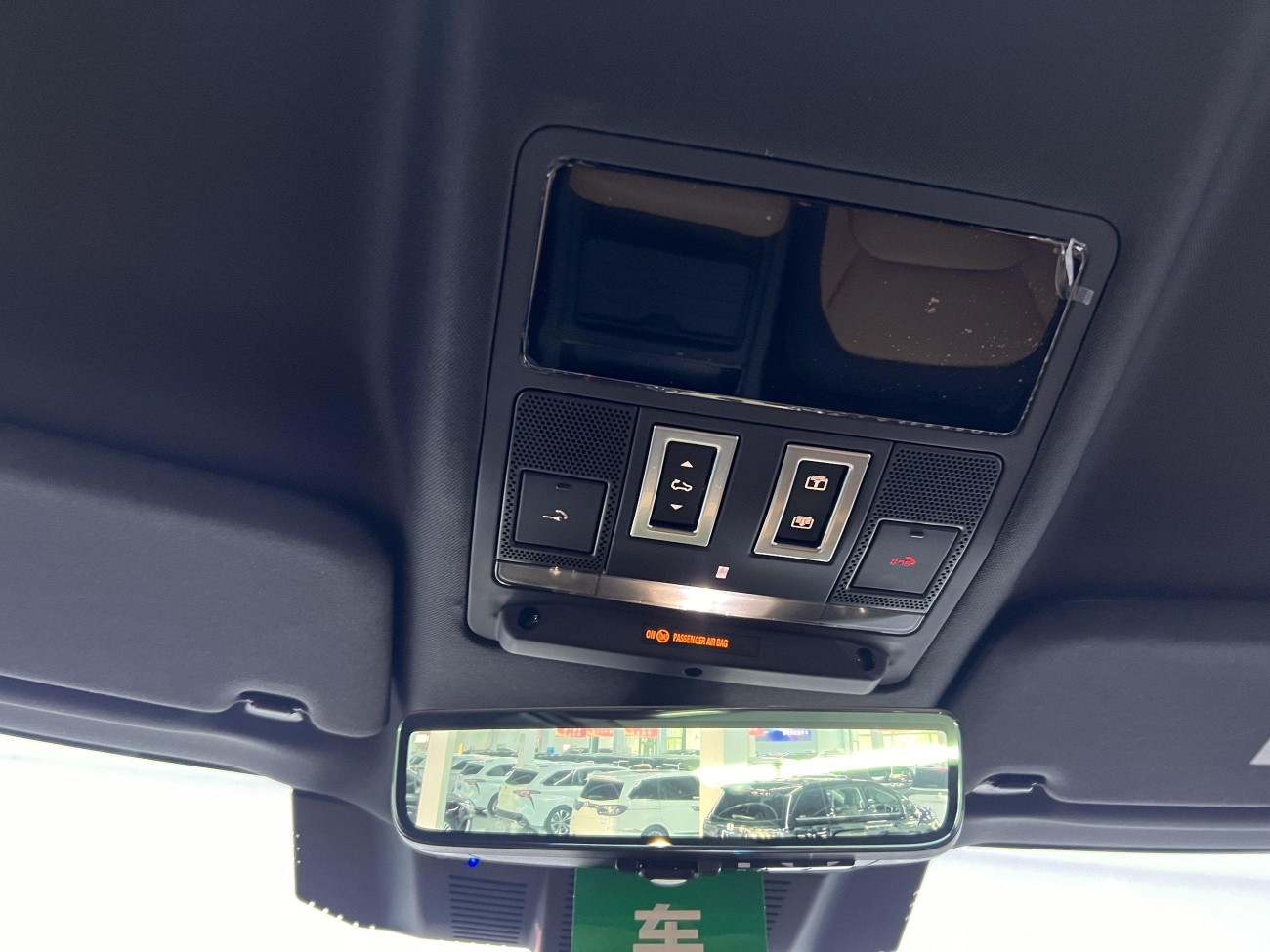 Land Rover Defender 2024