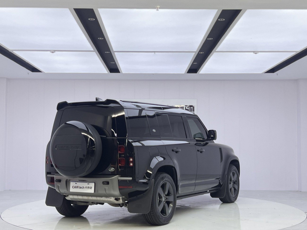 Land Rover Defender 2024