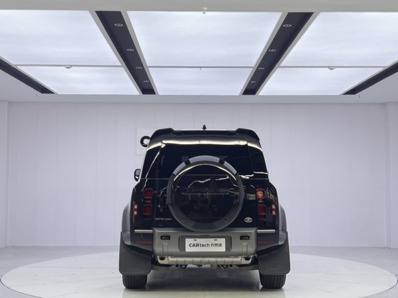 Land Rover Defender 2024