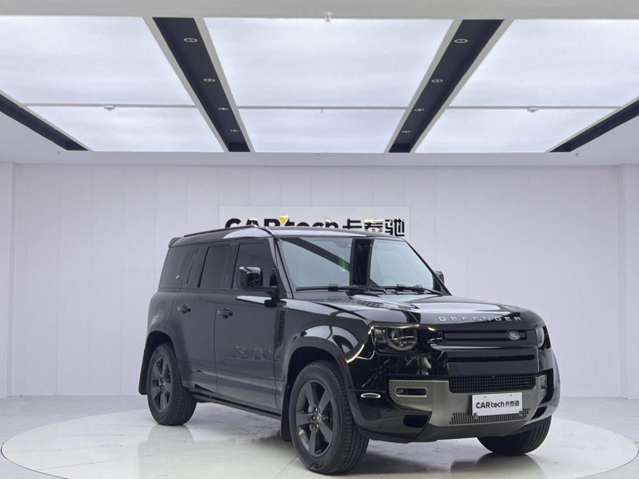 Land Rover Defender 2024