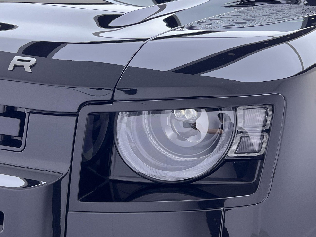 Land Rover Defender 2024