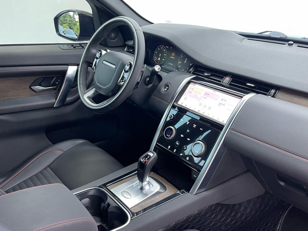 Land Rover Discovery Sport 2021