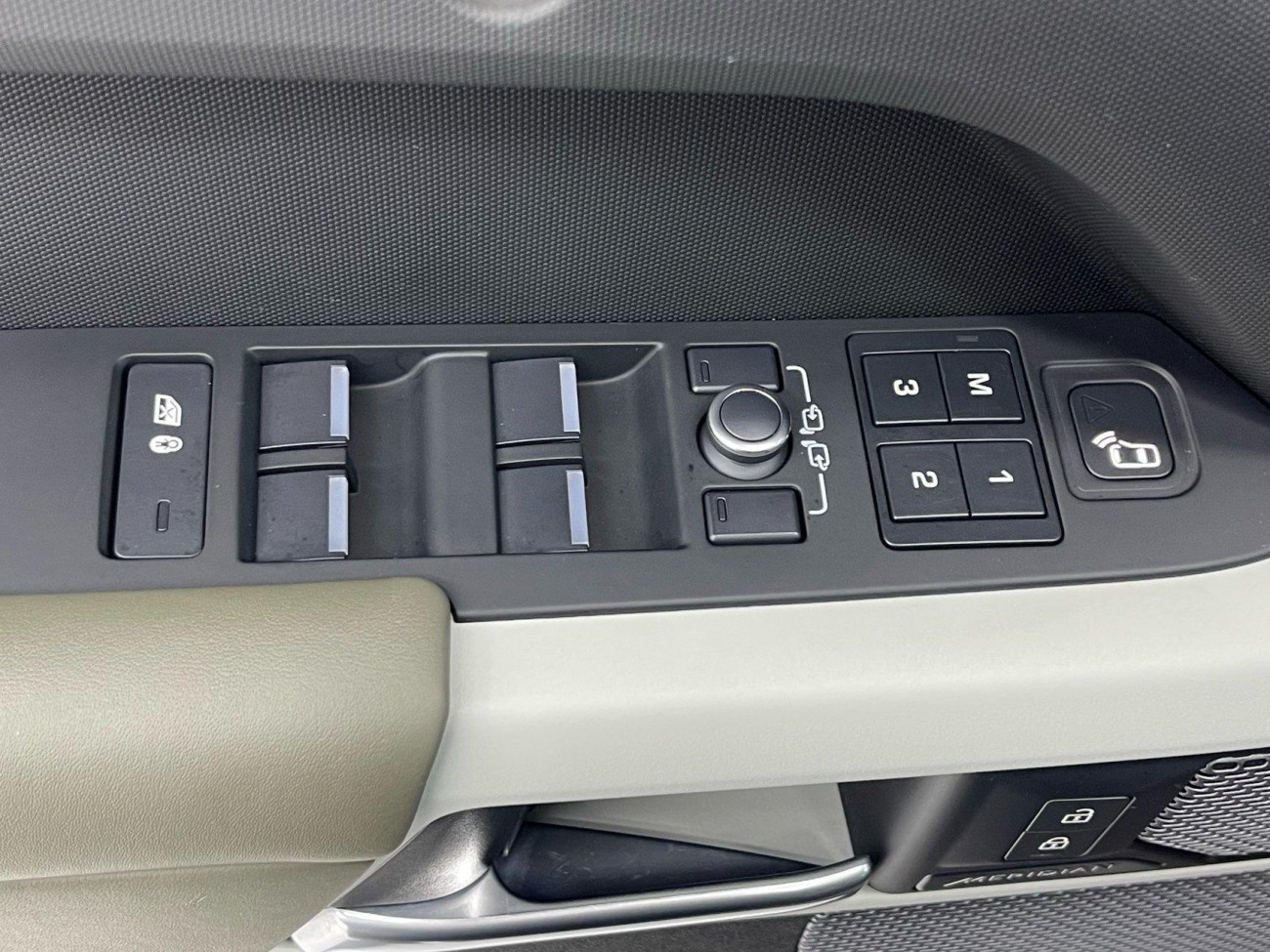 Land Rover Defender 2021