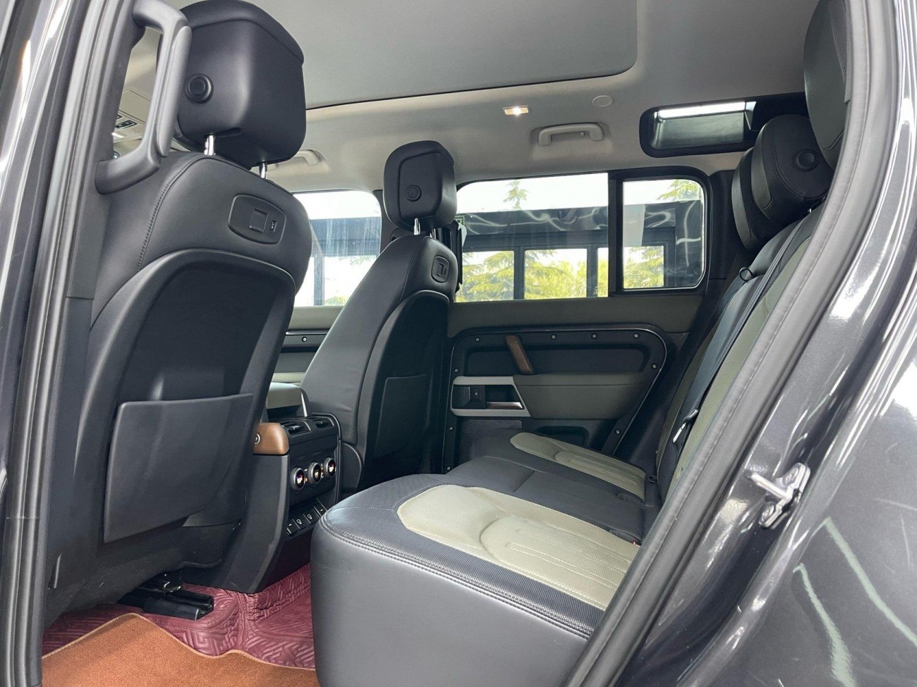Land Rover Defender 2021