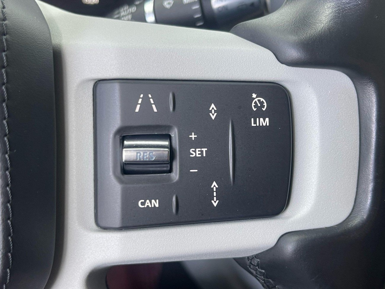 Land Rover Defender 2021