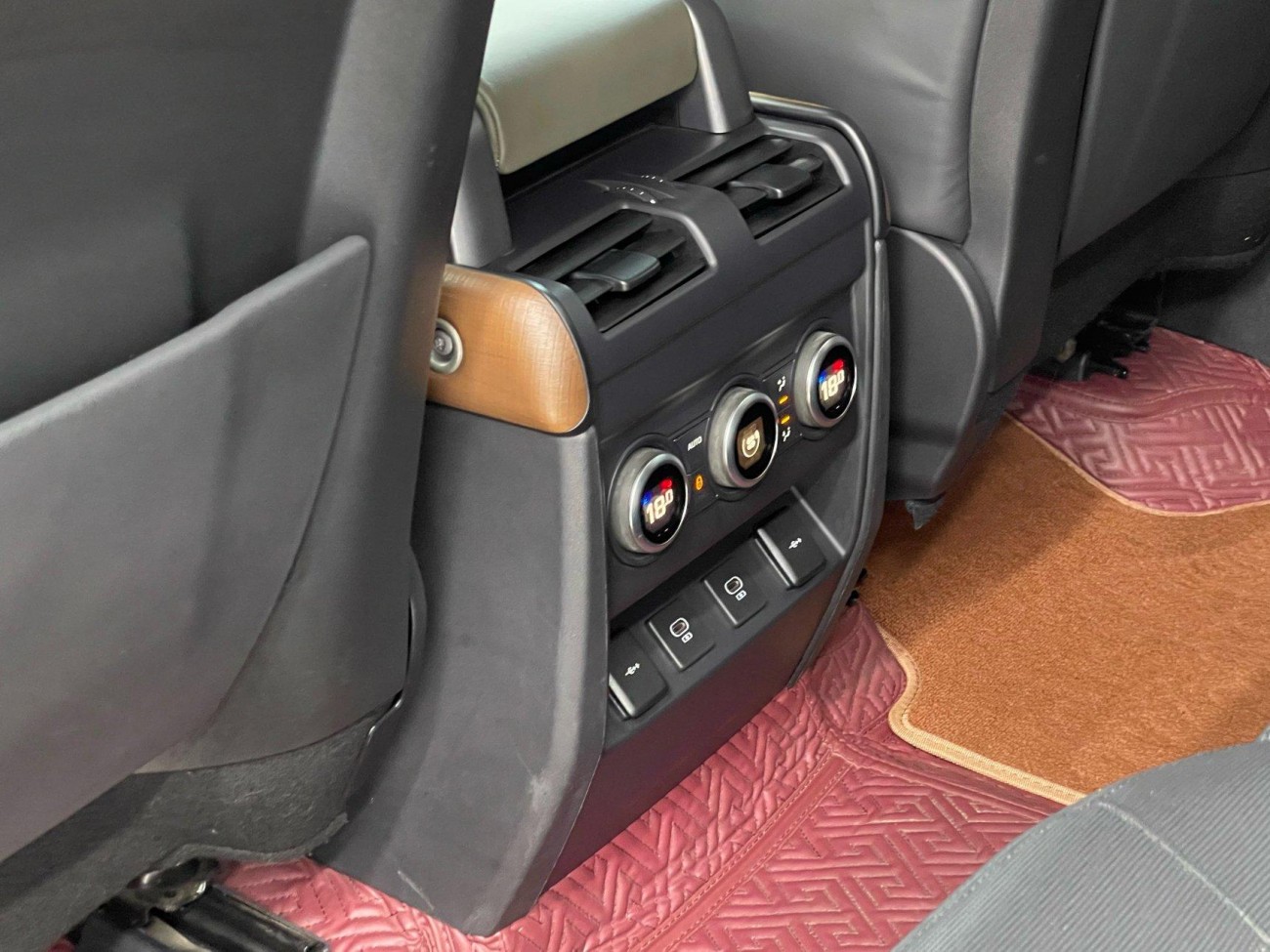 Land Rover Defender 2021