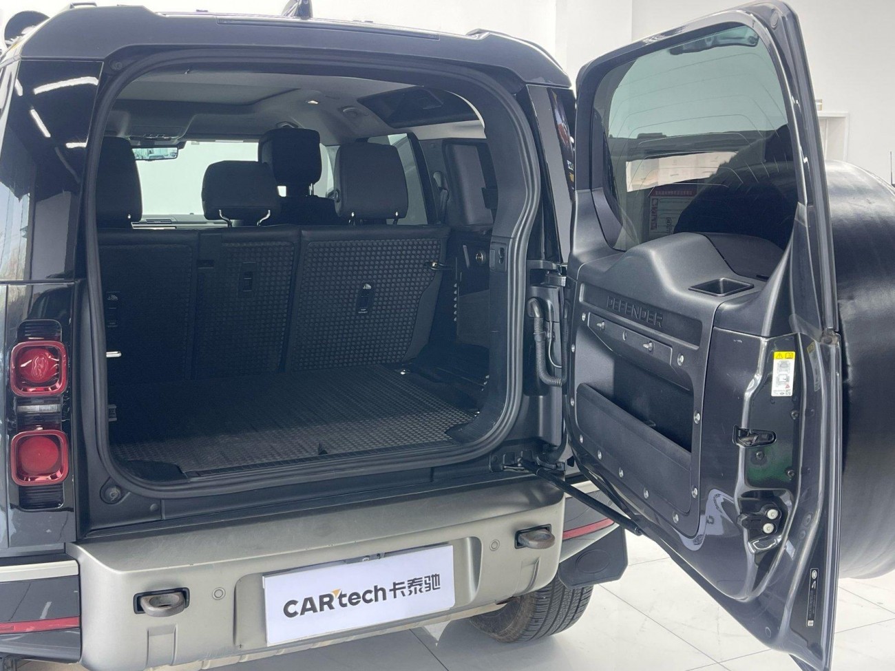 Land Rover Defender 2021