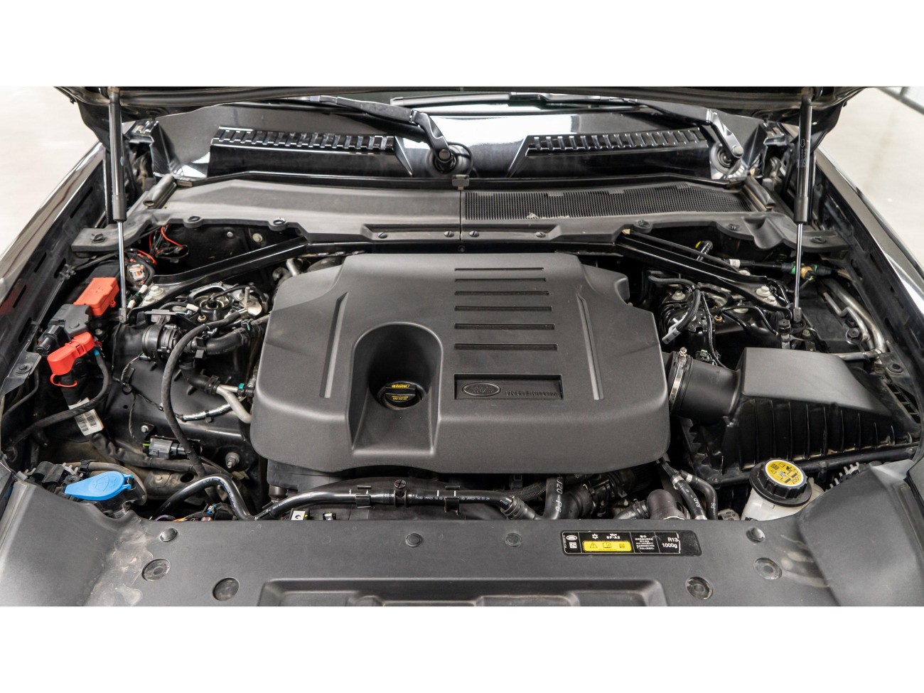 Land Rover Defender 2024