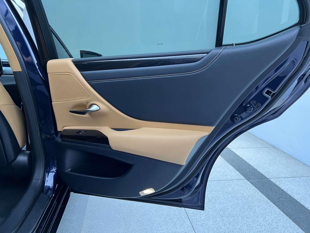 Lexus ES 200 2024