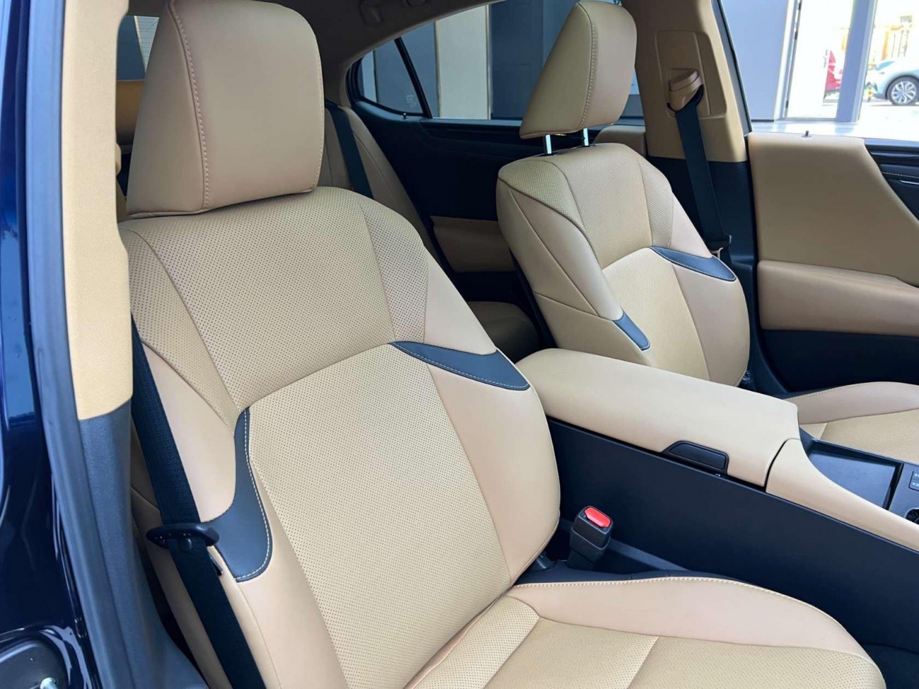 Lexus ES 200 2024